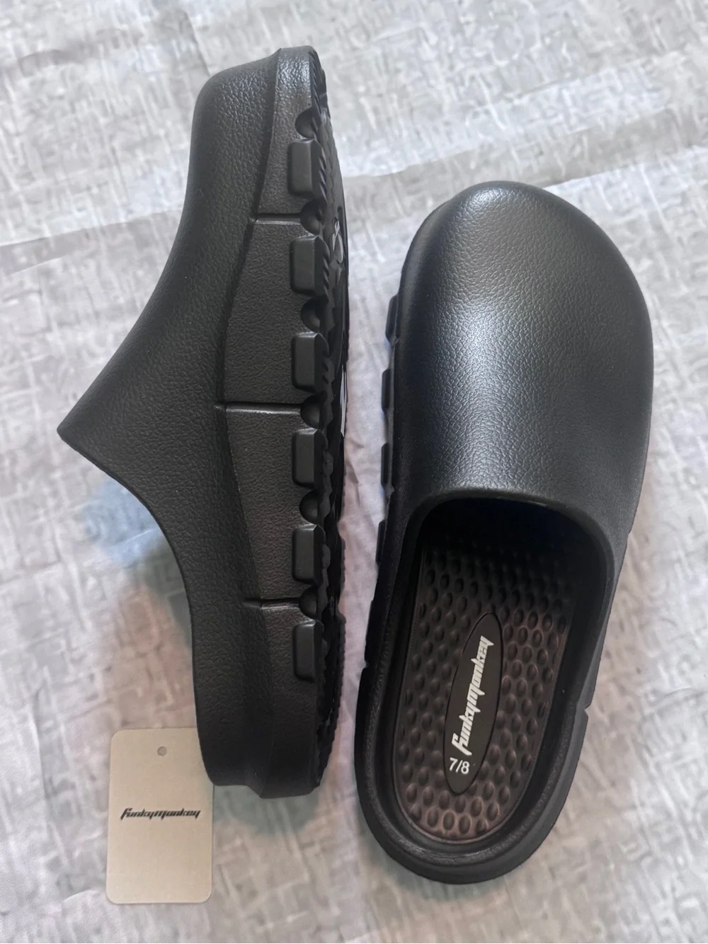 ❤️ Black Slip-On Clogs - Comfortable Everyday Shoes